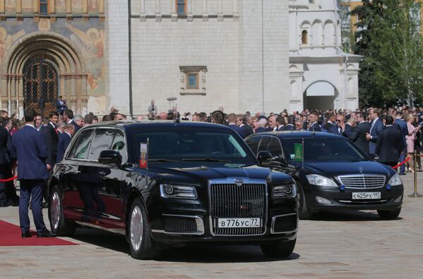 Автомобиль Aurus кортежа президента РФ на Соборной площади Московского Кремля - Sputnik Абхазия