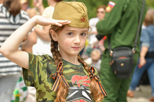 В празднике Победы приняли участие и юные жители Абхазии - Sputnik Абхазия