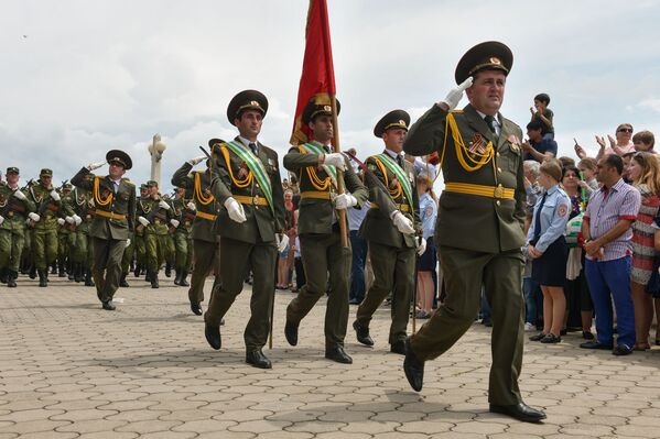 Парад Победы прошел в Сухуме 9 мая - Sputnik Абхазия