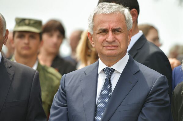 Президент Рауль Хаджимба на праздновании Дня Победы в Сухуме - Sputnik Абхазия