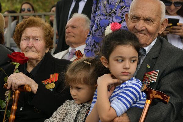 Ветераны Великой Отечественной войны на празднике Победы в Сухуме - Sputnik Абхазия