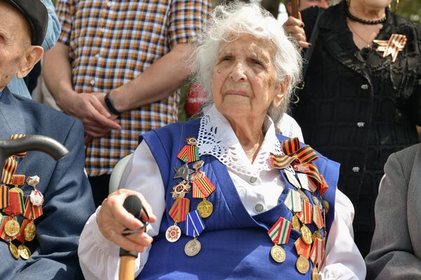 Ветеран Великой Отечественной войны на праздновании Дня Победы в Абхазии - Sputnik Абхазия