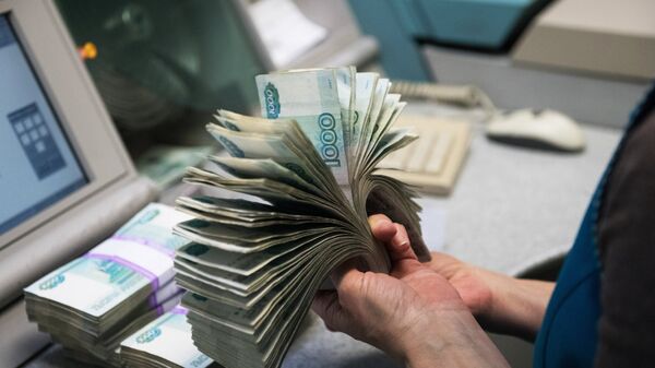 Уничтожение старых банкнот в Банке России. Архивное фото - Sputnik Аҧсны