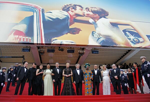 Члены жюри на красной дорожке церемонии открытия 71-го Каннского международного кинофестиваля - Sputnik Абхазия