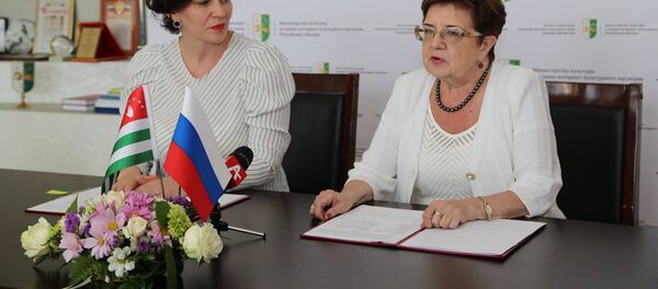Подписание соглашения между Министерством культуры и охраны историко-культурного наследия Республики Абхазия и Автономной некоммерческой организацией высшего образования Институт современного искусства - Sputnik Абхазия