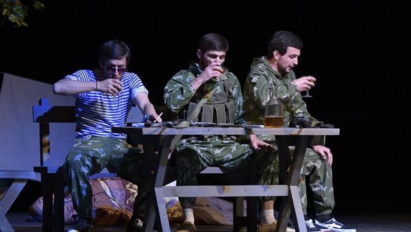 Спектакль Третий день войны Абхазского государственного  Молодежного театра - Sputnik Абхазия