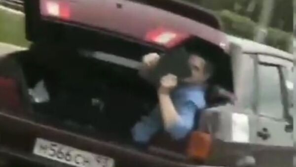 В Сочи задержан водитель, возивший 9 мая пьяного друга в багажнике - Sputnik Абхазия