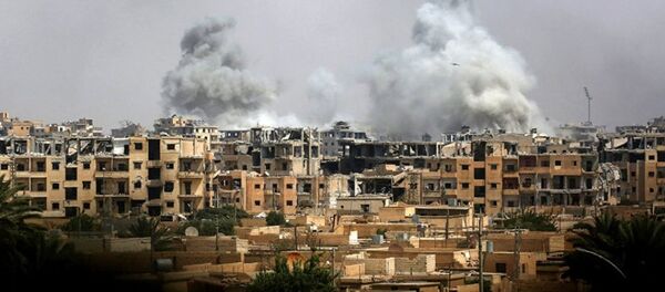 Дым после авиаудара сил коалиции - Sputnik Абхазия