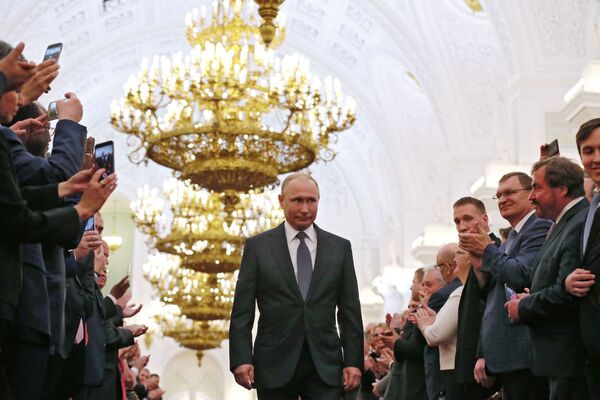 Избранный президент РФ Владимир Путин во время церемонии инаугурации в Кремле - Sputnik Абхазия