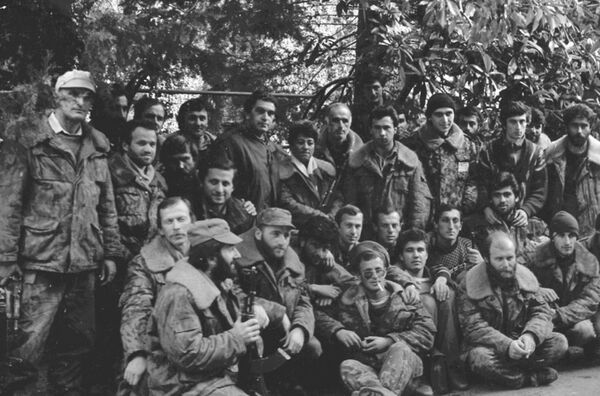 С бойцами Гумистинского фронта С бойцами Гумистинского фронта - Sputnik Абхазия