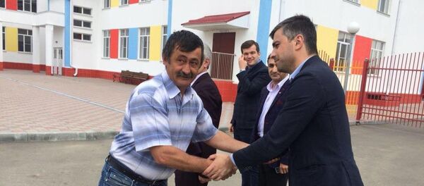 Делегация из Абхазии посетила школу имени Владислава Ардзинба в КЧР Делегация из Абхазии посетила школу имени Владислава Ардзинба в КЧР - Sputnik Абхазия