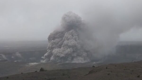 Дно вулкана Килауэа на Гавайях рухнуло - Sputnik Абхазия