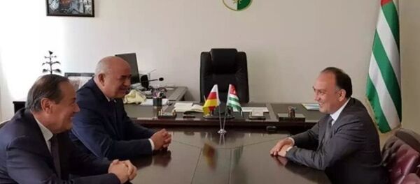 Главы МИД Южной Осетии и Абхазии встретились в Сухуме Главы МИД Южной Осетии и Абхазии встретились в Сухуме - Sputnik Аҧсны