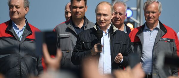 Президент РФ Владимир Путин выступает на митинге-концерте по случаю открытия автодорожной части Крымского моста - Sputnik Абхазия