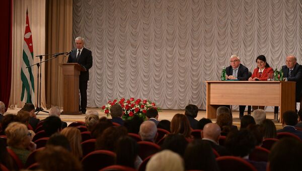 Научная конференция посвященная 25-летию Победы в ОВНА - Sputnik Абхазия