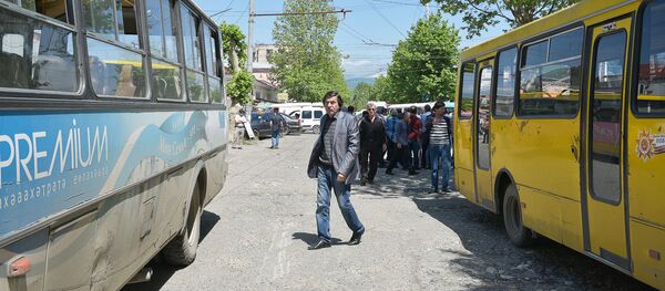 Водители сухумских маршруток во время забастовки на центральном рынке - Sputnik Абхазия