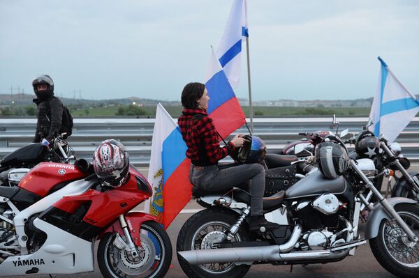 Мотоциклисты перед открытием движения по автодорожной части Крымского моста - Sputnik Абхазия