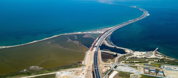 Начало автомобильного движения по Крымскому мосту - Sputnik Абхазия