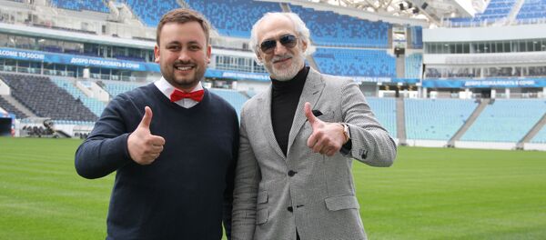 Наивные Путешественники с Ахриком Цвейбой – легендарным советским, российским и украинским футболистом. Наивные Путешественники с Ахриком Цвейбой – легендарным советским, российским и украинским футболистом. - Sputnik Абхазия