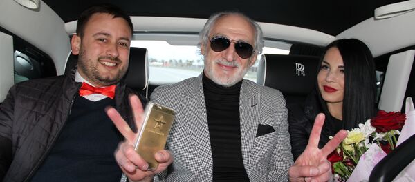 Прогулка на «Роллс-Ройсе» с Ахриком Цвейбой. Прогулка на «Роллс-Ройсе» с Ахриком Цвейбой. - Sputnik Абхазия