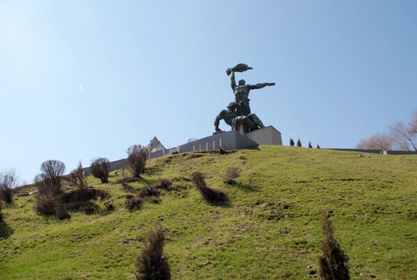 Памятник участникам стачки 1902 года - Sputnik Абхазия