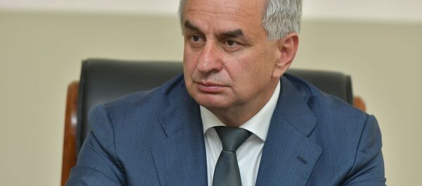 Рауль Хаджимба на торжественном заседании к 25-летию МИД Абхазии в Кабинете Министров 17 мая Рауль Хаджимба на торжественном заседании к 25-летию МИД Абхазии в Кабинете Министров 17 мая - Sputnik Аҧсны