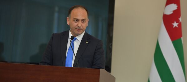 Даур Кове на торжественном заседании к 25-летию МИД Абхазии в Кабинете Министров 17 мая - Sputnik Абхазия