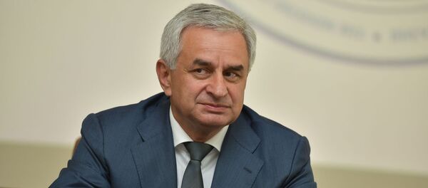 Рауль Хаджимба на торжественном заседании к 25-летию МИД Абхазии в Кабинете Министров 17 мая Рауль Хаджимба на торжественном заседании к 25-летию МИД Абхазии в Кабинете Министров 17 мая - Sputnik Аҧсны