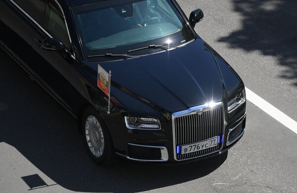 Автомобиль Aurus кортежа президента РФ Автомобиль Aurus кортежа президента РФ - Sputnik Абхазия