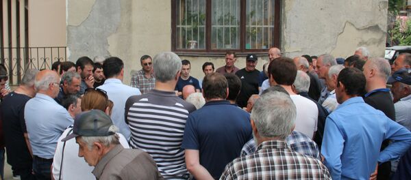 Жители улицы Имама Шамиля требуют отремонтировать дорогу Жители улицы Имама Шамиля требуют отремонтировать дорогу - Sputnik Абхазия