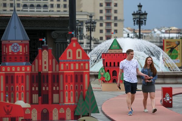 Арт-объекты, установленные к чемпионату мира по футболу 2018, на Манежной площади в Москве - Sputnik Абхазия