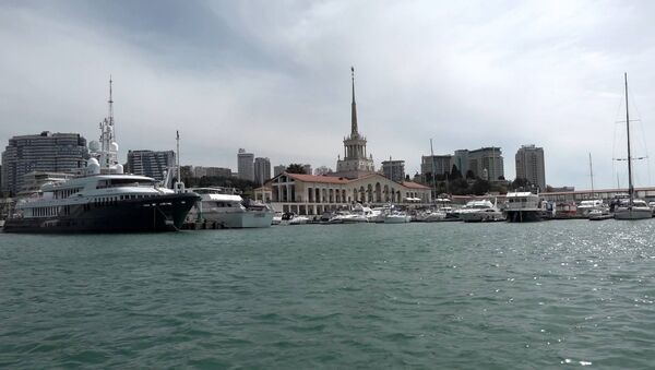 Сочи: вид с яхты на Морской вокзал - Sputnik Абхазия