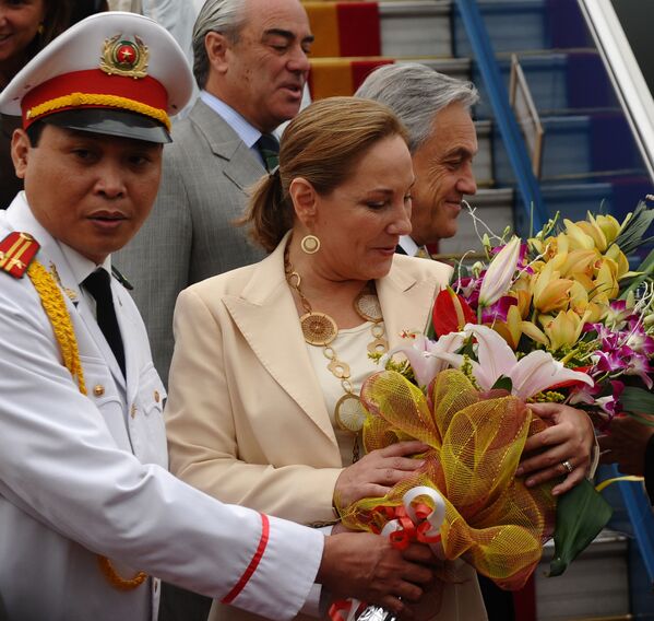 Президент Чили Себастьян Пиньера с женой во время визита во Вьетнам, 2012 год - Sputnik Абхазия