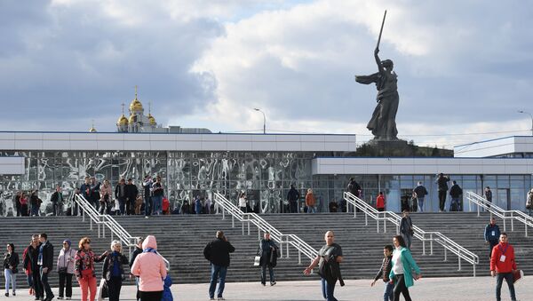 Вид на мемориал Родина-мать с площади перед стадионом Волгоград Арена - Sputnik Абхазия