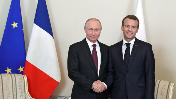 Президент РФ Владимир Путин и президент Франции Эммануэль Макрон - Sputnik Абхазия