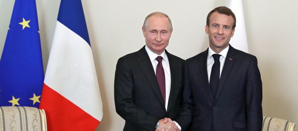 Президент РФ Владимир Путин и президент Франции Эммануэль Макрон Президент РФ Владимир Путин и президент Франции Эммануэль Макрон - Sputnik Абхазия