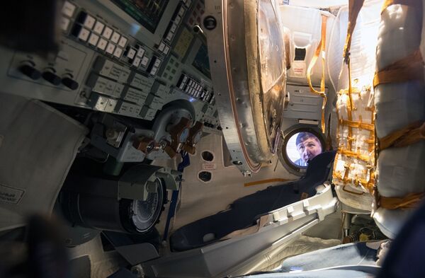 Спускаемый аппарат космического корабля Союз ТМА-16М в павильоне Космос на V Международной выставке вооружения и военно-технического имущества KADEX-2018 - Sputnik Абхазия