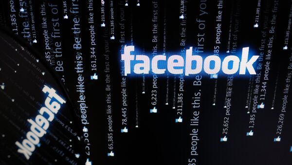Логотип социальной сети Фейсбук на экране компьютера. - Sputnik Абхазия