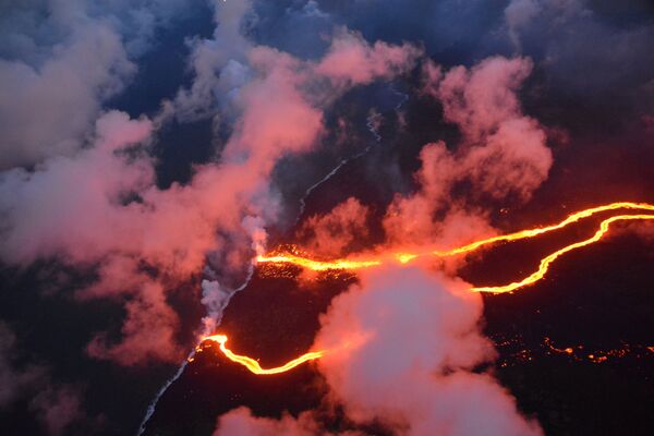 В месте столкновения извергающейся лавы вулкана Килауэа и океана на Гавайях - Sputnik Абхазия