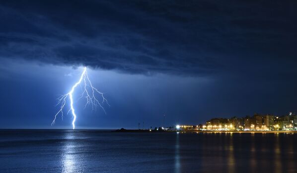 Разряд молнии над заливом в Монтевидео, Уругвай - Sputnik Абхазия