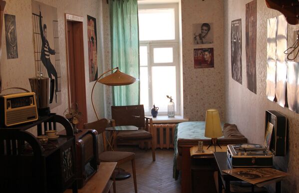Интерьер комнаты коммунальной квартиры на выставке Коммунальный рай, или Близкие поневоле в Особняке Румянцева, Санкт-Петербург - Sputnik Абхазия