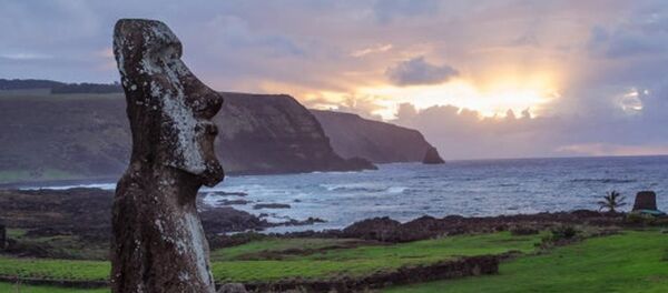 Истуканы моа’и на острове Пасхи Истуканы моа’и на острове Пасхи - Sputnik Абхазия