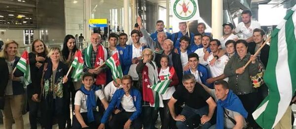 Аԥснытәи еизгоу ашьапылампыл асразы акомандеи Лондон иқәынхо аԥсуааи Аԥснытәи еизгоу ашьапылампыл асразы акомандеи Лондон иқәынхо аԥсуааи - Sputnik Аҧсны