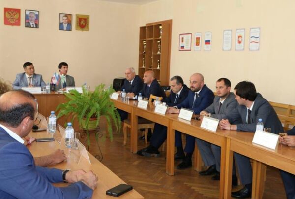 Состоялось подписание Соглашения о сотрудничестве между Советским районом и Сухумским городским собранием Состоялось подписание Соглашения о сотрудничестве между Советским районом и Сухумским городским собранием - Sputnik Абхазия