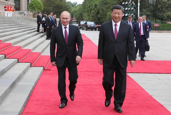 Президент РФ Владимир Путин и председатель КНР Си Цзиньпин во время встречи в Пекине - Sputnik Абхазия