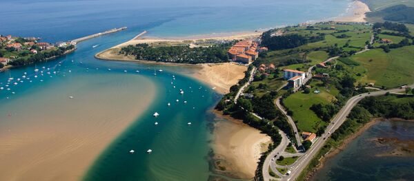 Вид на бухту в Сан-Висенте-де-ла-Баркера, Испания Вид на бухту в Сан-Висенте-де-ла-Баркера, Испания - Sputnik Абхазия