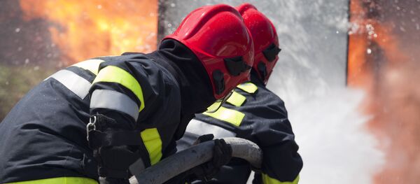 Пожарные работают на месте происшествия Пожарные работают на месте происшествия - Sputnik Абхазия