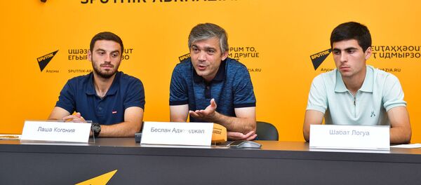 Пресс-конференция об итогах выступления сборной Абхазии по футболу на ЧМ футболу ConIFA Пресс-конференция об итогах выступления сборной Абхазии по футболу на ЧМ футболу ConIFA - Sputnik Абхазия