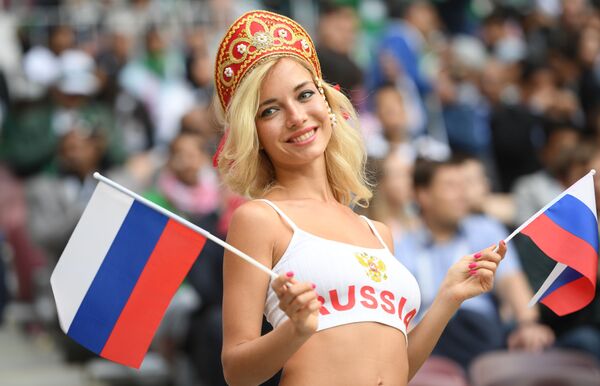 Болельщица сборной России перед матчем группового этапа чемпионата мира по футболу между сборными России и Саудовской Аравии - Sputnik Абхазия