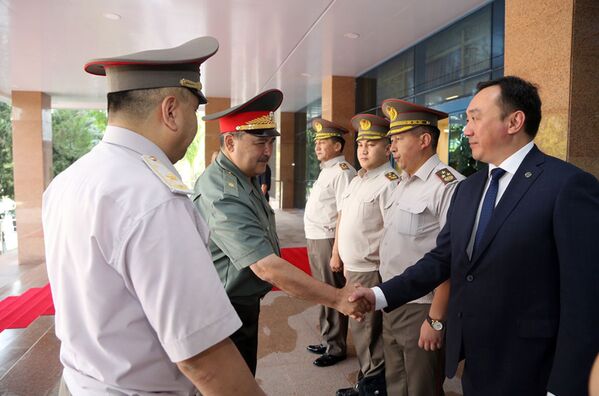 В Узбекистан прибыла  делегация военнослужащих из Кыргызстана - Sputnik Абхазия